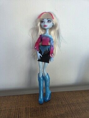 Monster High Doll - Abbey Bominable Music Festival With Outfit, Shoes
